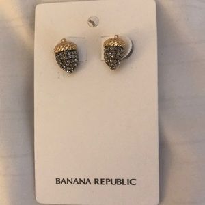 Acorn stubbed earrings